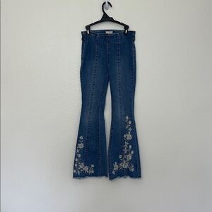Chelsea and Violet Girl Flared Embroidered floral jeans Sz 12 pull-on Raw hem